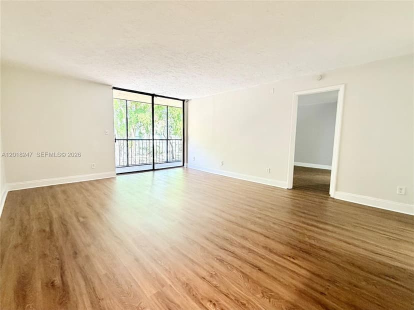 450 Commodore Dr # 214, Plantation FL 33325
