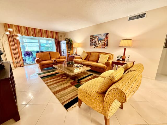 2301 Lucaya Ln # O1, Coconut Creek FL 33066 - Coconut Creek, FL - Photo 4