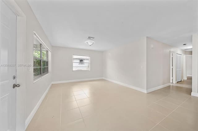 429 Avenida Hermosa, West Palm Beach FL 33405 - West Palm Beach, FL - Photo 2