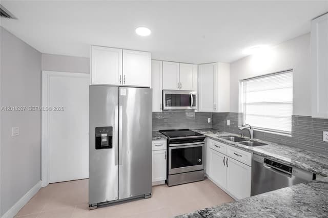 429 Avenida Hermosa, West Palm Beach FL 33405 - West Palm Beach, FL - Photo 6