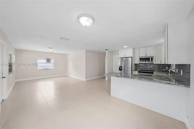 429 Avenida Hermosa, West Palm Beach FL 33405 - West Palm Beach, FL - Photo 3