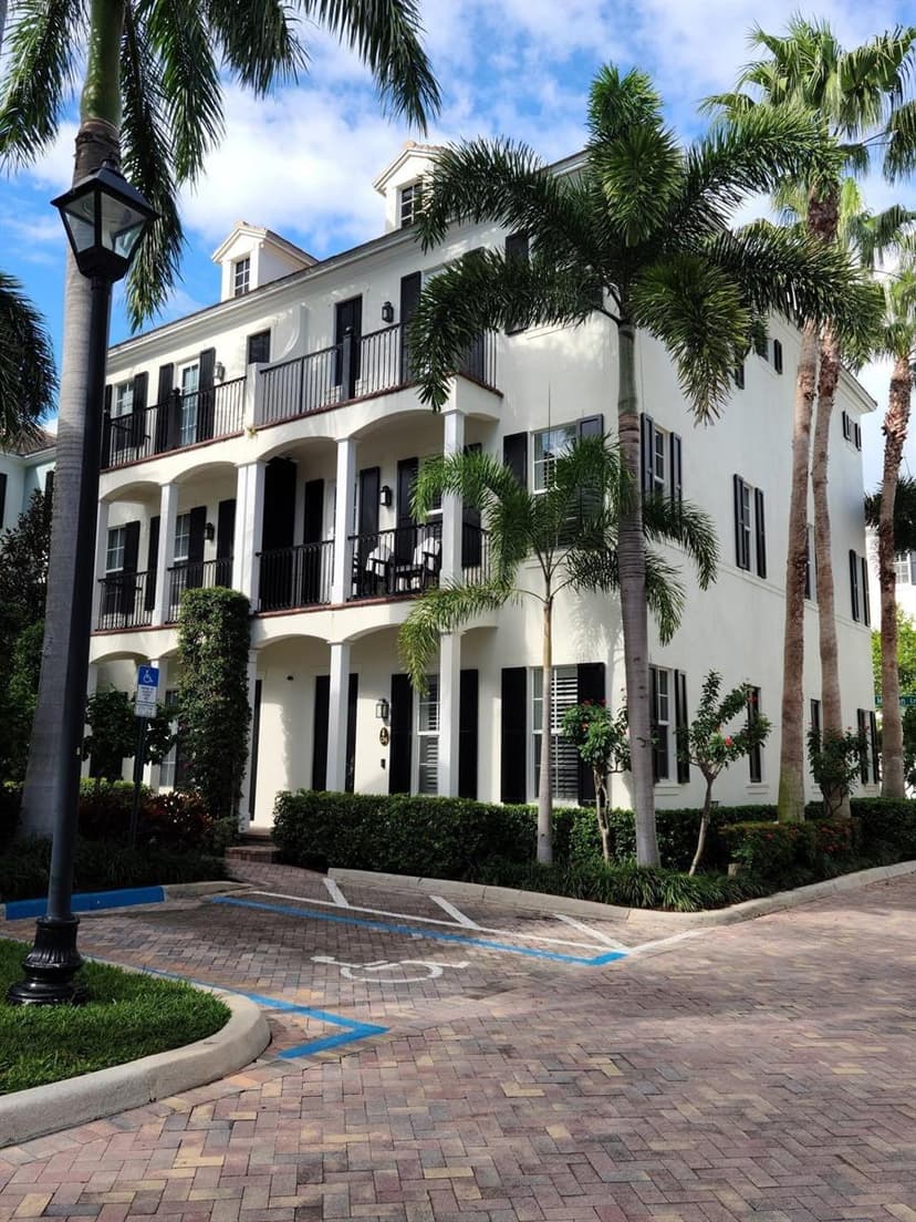 134 Madison Lane, Delray Beach FL 33444
