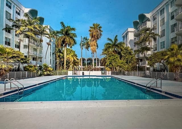 496 NW 165th St Rd # 410, Miami FL 33169 - Miami, FL - Photo 3