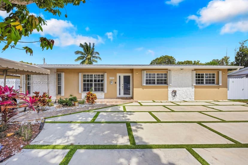 15725 SW 102nd Pl, Miami FL 33157
