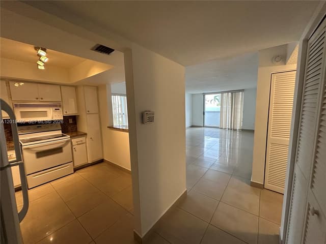7118 Bonita Dr # 305, Miami Beach FL 33141 - Miami Beach, FL - Photo 2