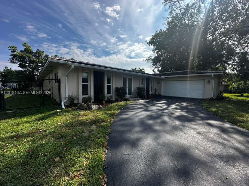 11901 NW 25th St, Plantation FL 33323