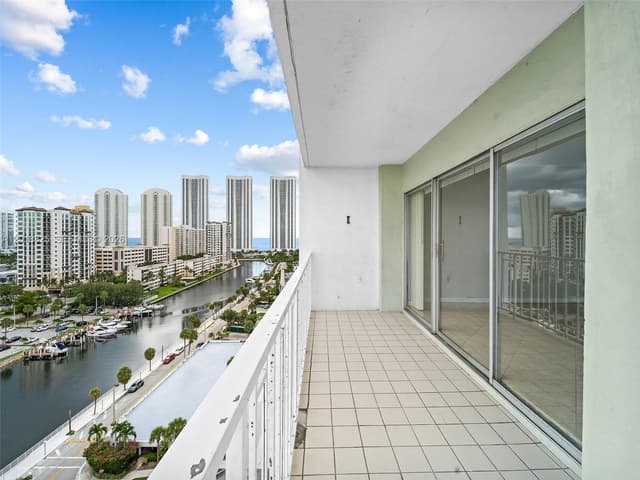 500 Bayview Dr # 1421, Sunny Isles Beach FL 33160 - Sunny Isles Beach, FL - Photo 3