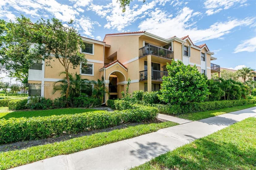 5721 Riverside Dr, Coral Springs FL 33067
