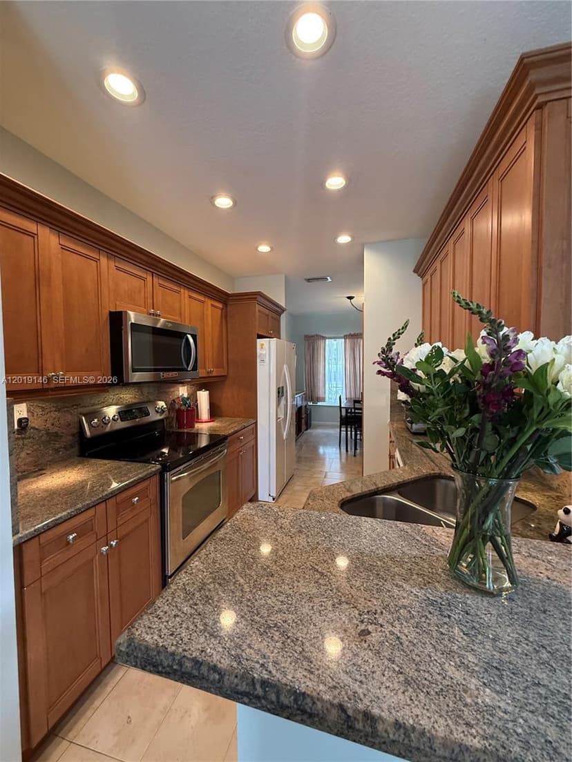 724 NW 170th Ter, Pembroke Pines FL 33028