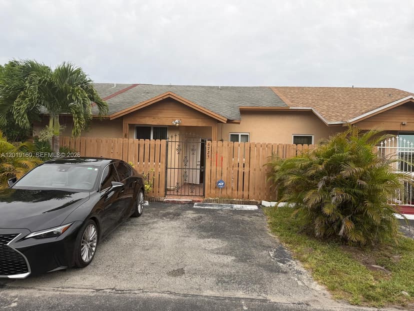 6725 NW 188th Ter, Hialeah FL 33015