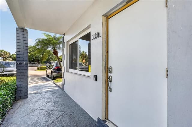 2115 NE 37th Dr # 120, Fort Lauderdale FL 33308 - Fort Lauderdale, FL - Photo 4