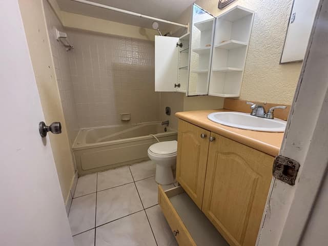 11201 SW 13th Street, Pembroke Pines FL 33025 - Pembroke Pines, FL - Photo 3