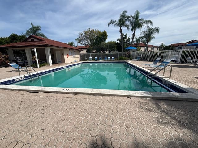 11201 SW 13th Street, Pembroke Pines FL 33025 - Pembroke Pines, FL - Photo 4