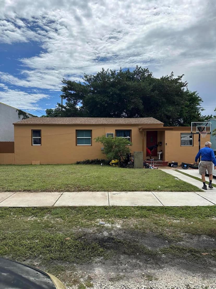 2114 Dewey Street, Hollywood FL 33020