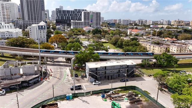 220 NW 11th Ter, Miami FL 33136 - Miami, FL - Photo 2