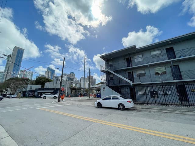 220 NW 11th Ter, Miami FL 33136 - Miami, FL - Photo 6