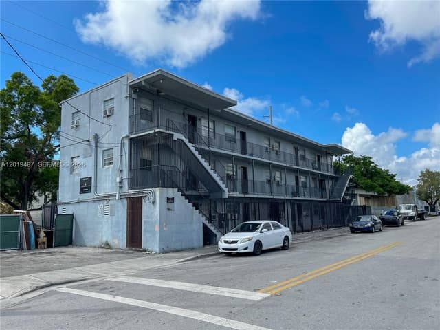 220 NW 11th Ter, Miami FL 33136 - Miami, FL - Photo 7