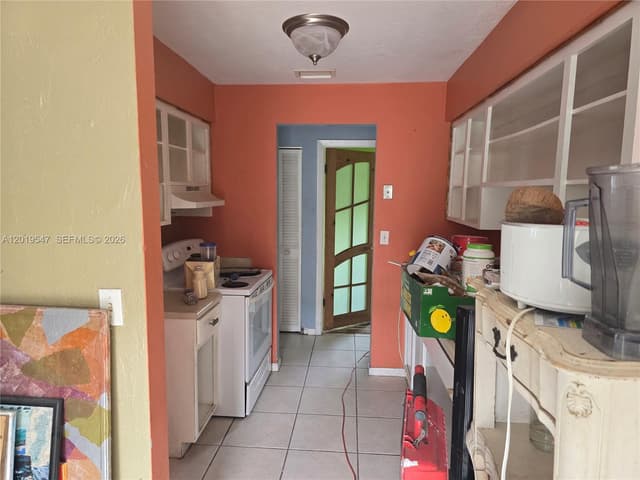242 NW 7th Ave, Dania Beach FL 33004 - Dania Beach, FL - Photo 3