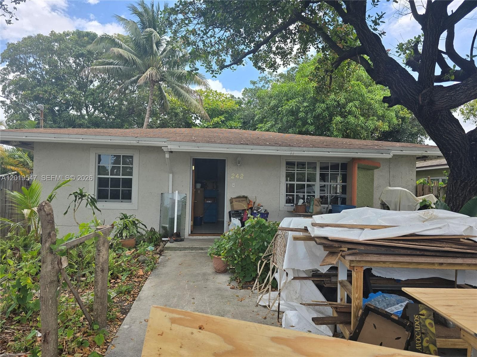 242 NW 7th Ave, Dania Beach FL 33004 - Dania Beach, FL - Photo 1