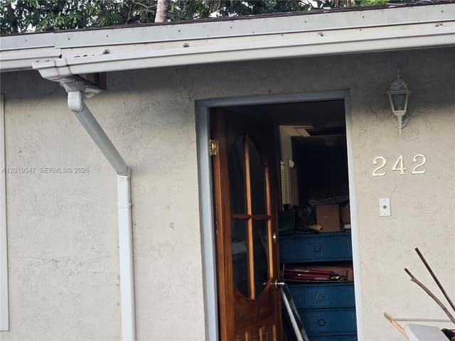 242 NW 7th Ave, Dania Beach FL 33004 - Dania Beach, FL - Photo 5