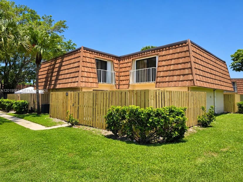 824 Blue Ridge Cir, West Palm Beach FL 33409