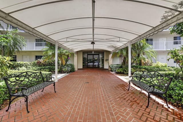 3900 Oaks Clubhouse Drive # 410, Pompano Beach FL 33069 - Pompano Beach, FL - Photo 3