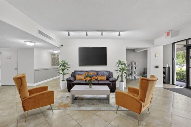 3900 Oaks Clubhouse Drive # 410, Pompano Beach FL 33069 - Pompano Beach, FL - Photo 5
