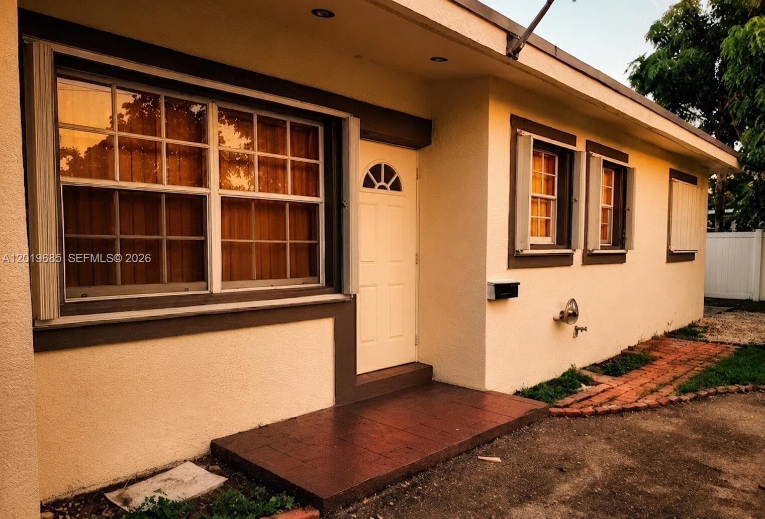 571 NE 172nd St, North Miami Beach FL 33162