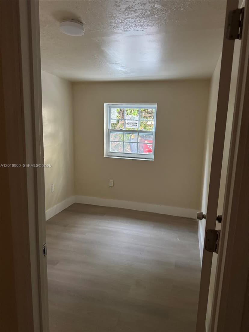 650 E 49th St, Hialeah FL 33013