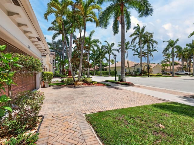 2288 Quail Roost Dr, Weston FL 33327 - Weston, FL - Photo 5