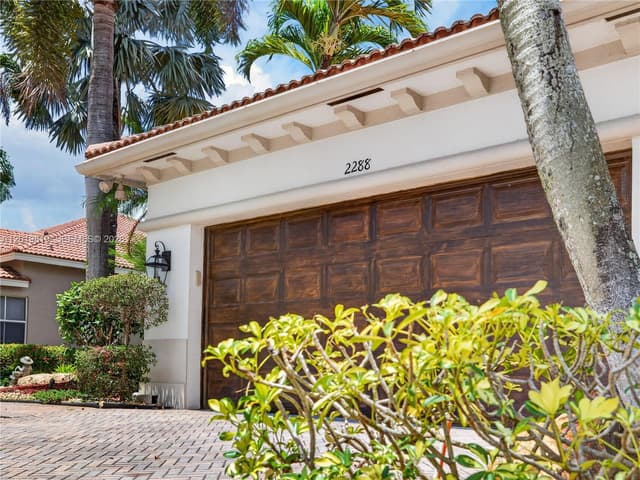 2288 Quail Roost Dr, Weston FL 33327 - Weston, FL - Photo 4