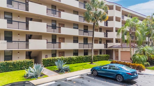 2768 Carambola Cir S # 401, Coconut Creek FL 33066 - Coconut Creek, FL - Photo 3