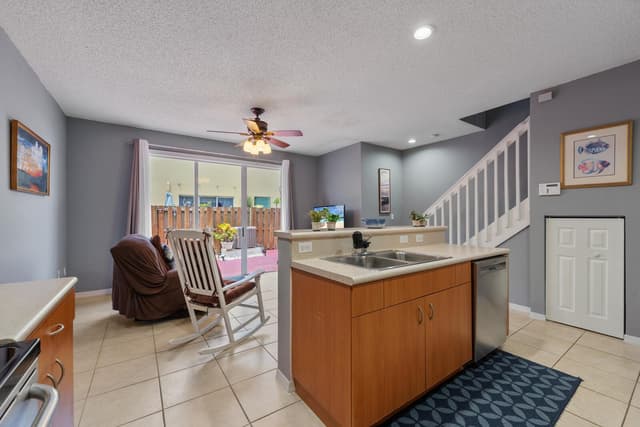 934 NE 42nd Terrace, Homestead FL 33033 - Homestead, FL - Photo 2