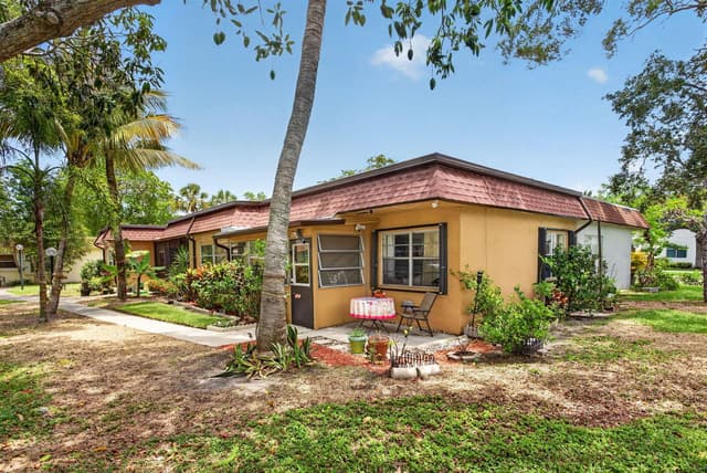 2002 SW Natura Boulevard # B, Deerfield Beach FL 33441 - Deerfield Beach, FL - Photo 2