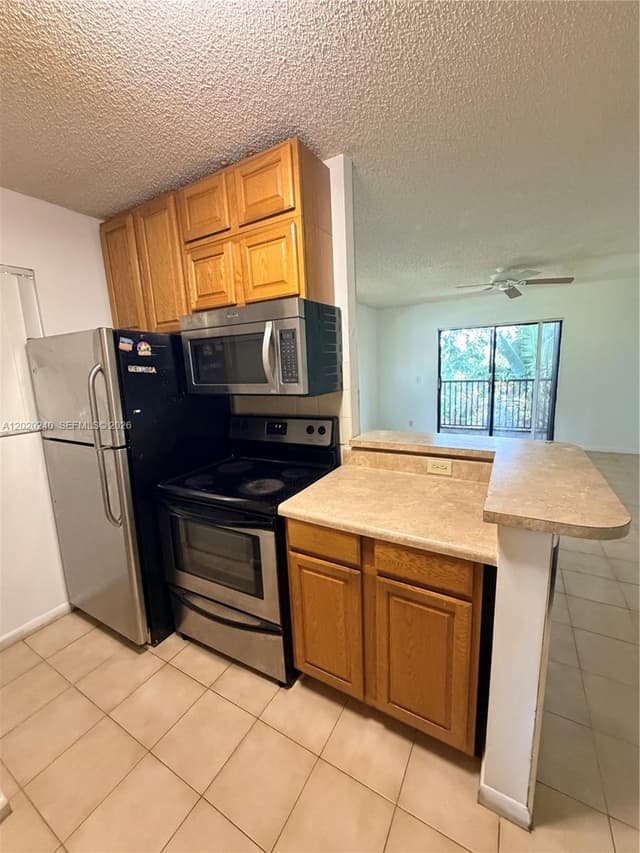 588 Trace Cir # 202, Deerfield Beach FL 33441 - Deerfield Beach, FL - Photo 4