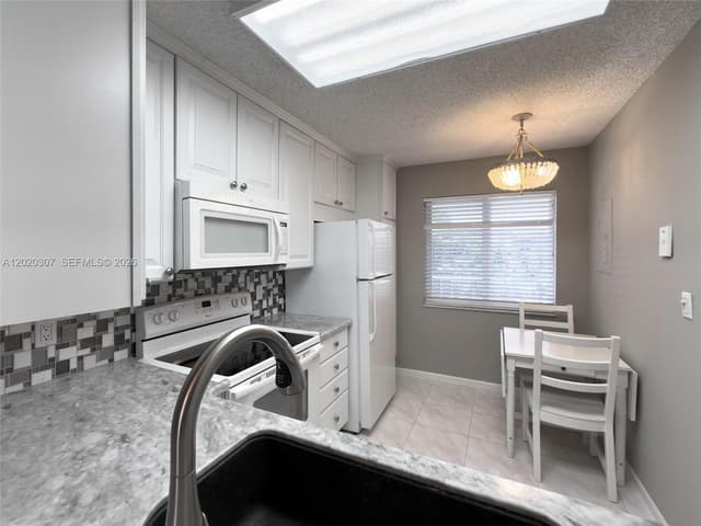 7145 Huntington Ln # 303, Delray Beach FL 33446 - Delray Beach, FL - Photo 5