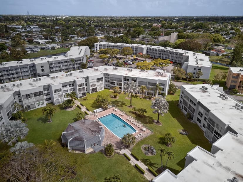 6570 Royal Palm Boulevard # 306j, Margate FL 33063