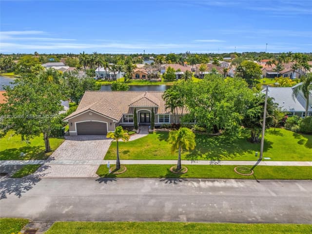 321 NW 193rd Ave, Pembroke Pines FL 33029 - Pembroke Pines, FL - Photo 5