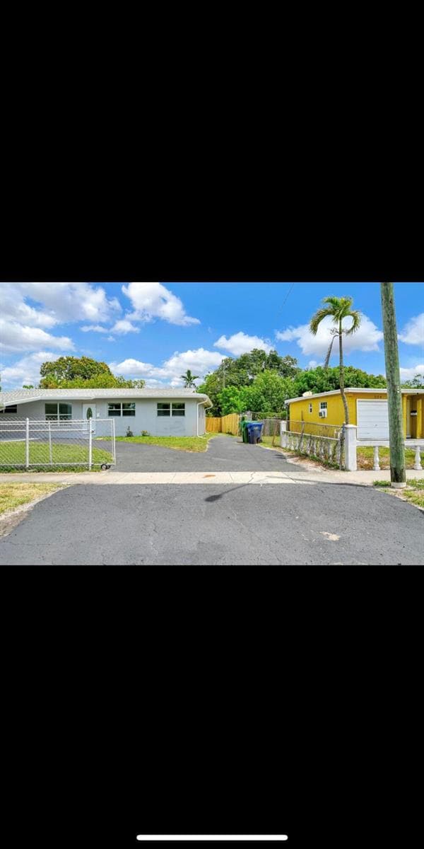 1112 NW 43rd Terrace, Lauderhill FL 33313 - Lauderhill, FL - Photo 2