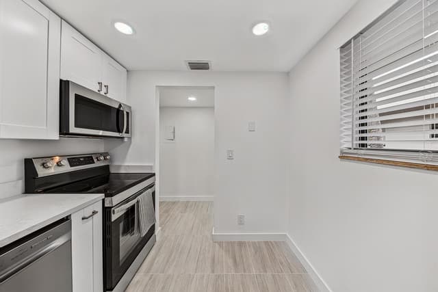 5220 Las Verdes Circle # 317, Delray Beach FL 33484 - Delray Beach, FL - Photo 6