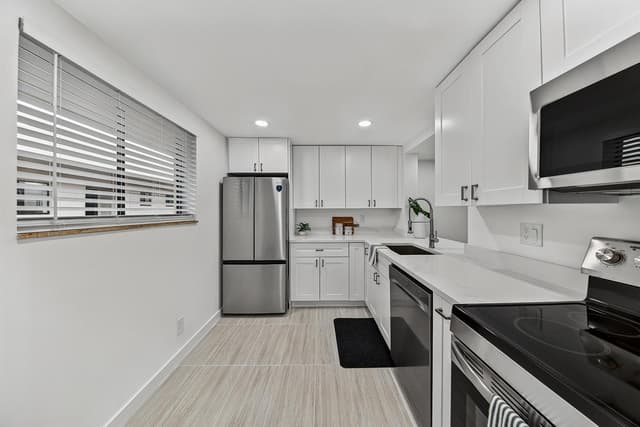 5220 Las Verdes Circle # 317, Delray Beach FL 33484 - Delray Beach, FL - Photo 3