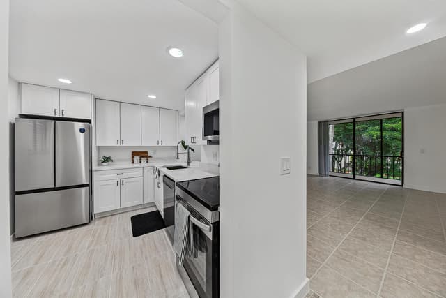 5220 Las Verdes Circle # 317, Delray Beach FL 33484 - Delray Beach, FL - Photo 4