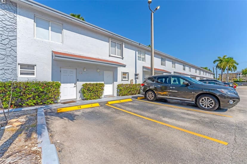 8025 NW 8th St # 13, Miami FL 33126