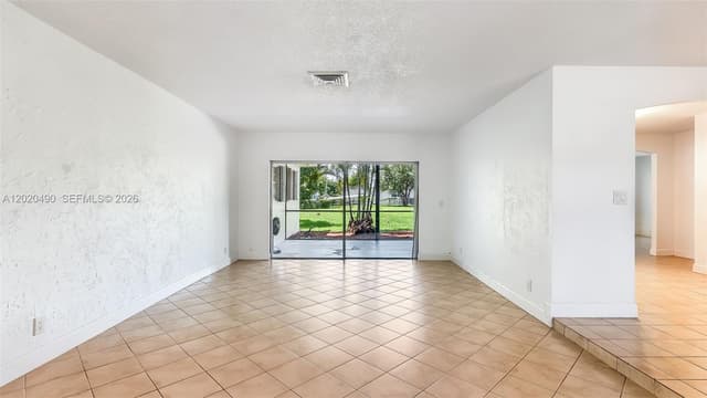 500 NW 96th Ter, Pembroke Pines FL 33024 - Pembroke Pines, FL - Photo 2
