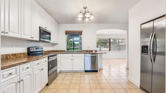 500 NW 96th Ter, Pembroke Pines FL 33024 - Pembroke Pines, FL - Photo 3
