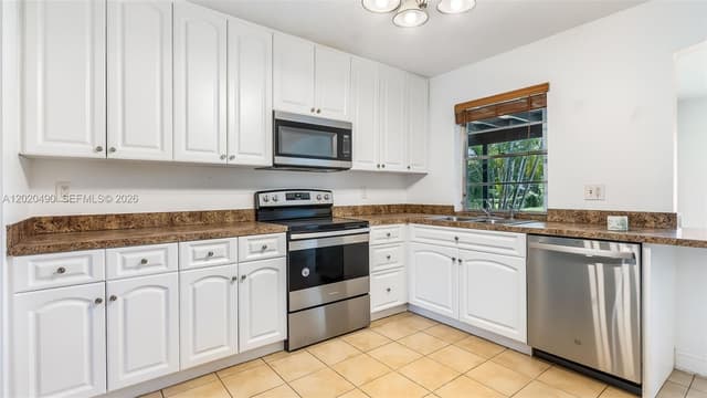 500 NW 96th Ter, Pembroke Pines FL 33024 - Pembroke Pines, FL - Photo 4