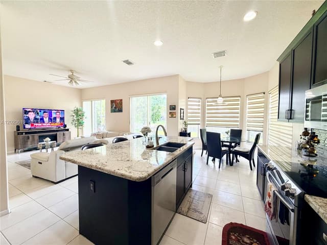 18815 SW 29th St, Miramar FL 33029 - Miramar, FL - Photo 4