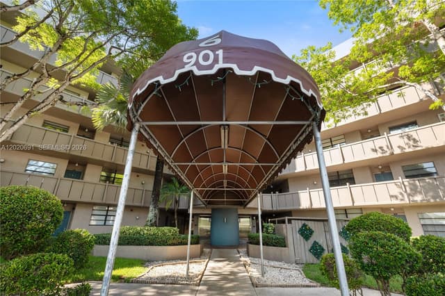 901 Colony Point Cir # 521, Pembroke Pines FL 33026 - Pembroke Pines, FL - Photo 2