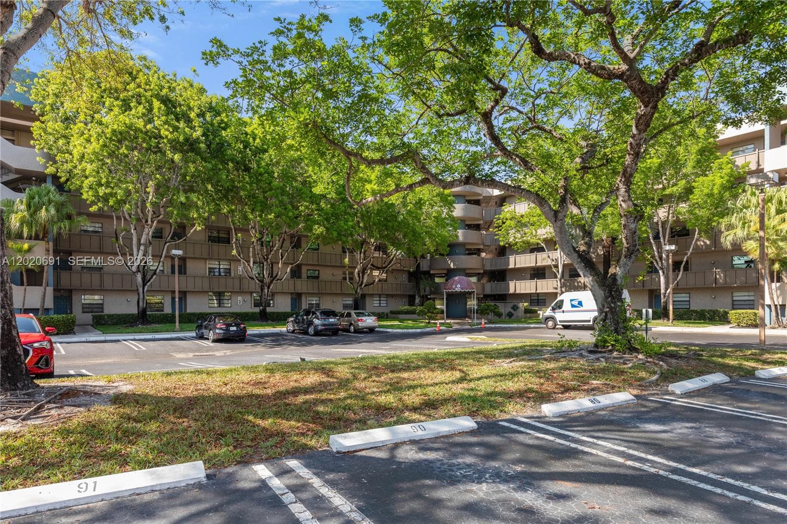 901 Colony Point Cir # 521, Pembroke Pines FL 33026 - Pembroke Pines, FL - Photo 1