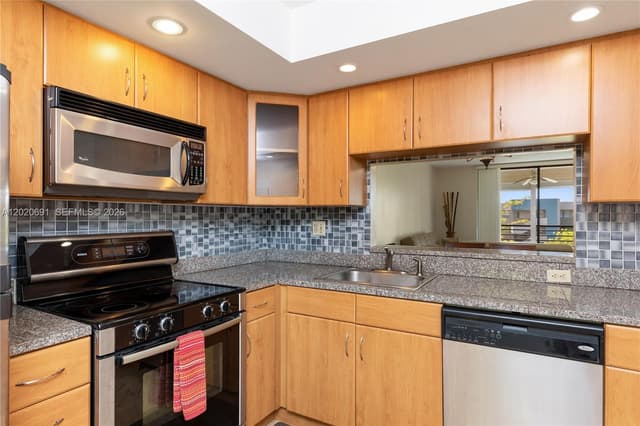 901 Colony Point Cir # 521, Pembroke Pines FL 33026 - Pembroke Pines, FL - Photo 5